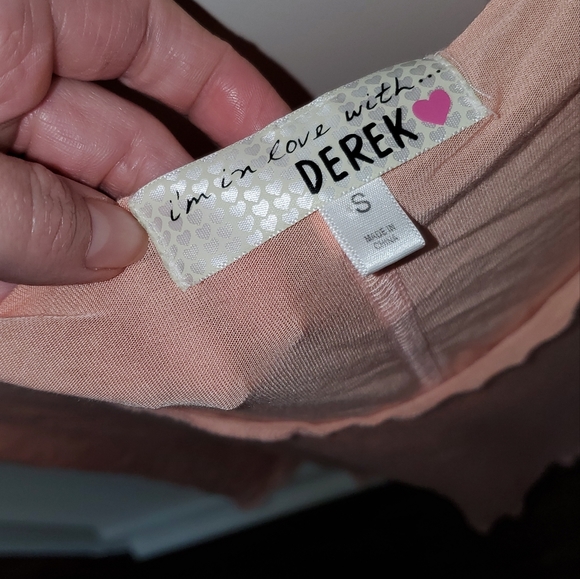 5/$40 IM IN LOVE WITH DEREK PEACH 🍑 TSHIRT SIZE SMALL - Picture 2 of 3
